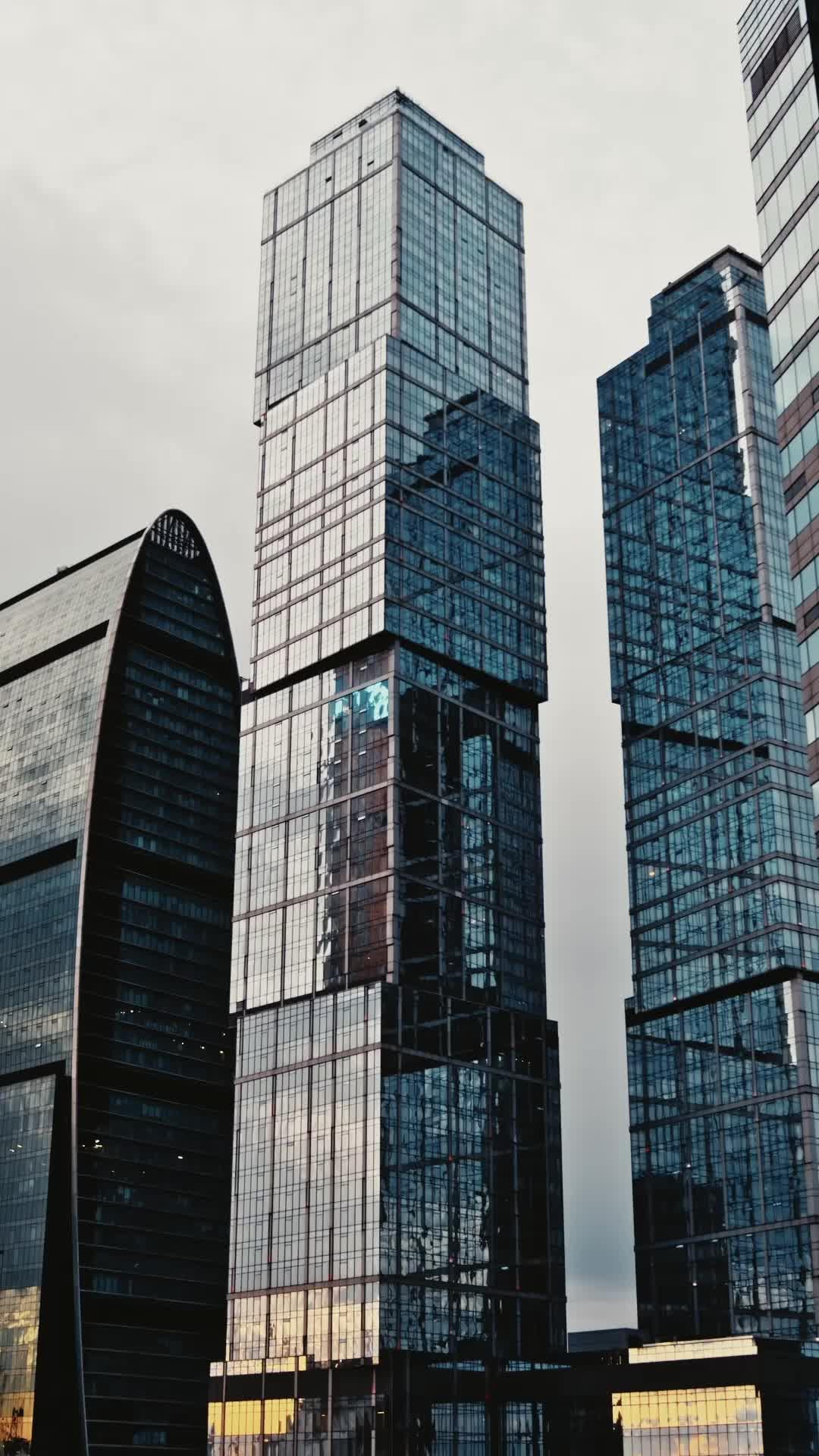 A Covarde do Escritório É a Verdadeira Herdeira