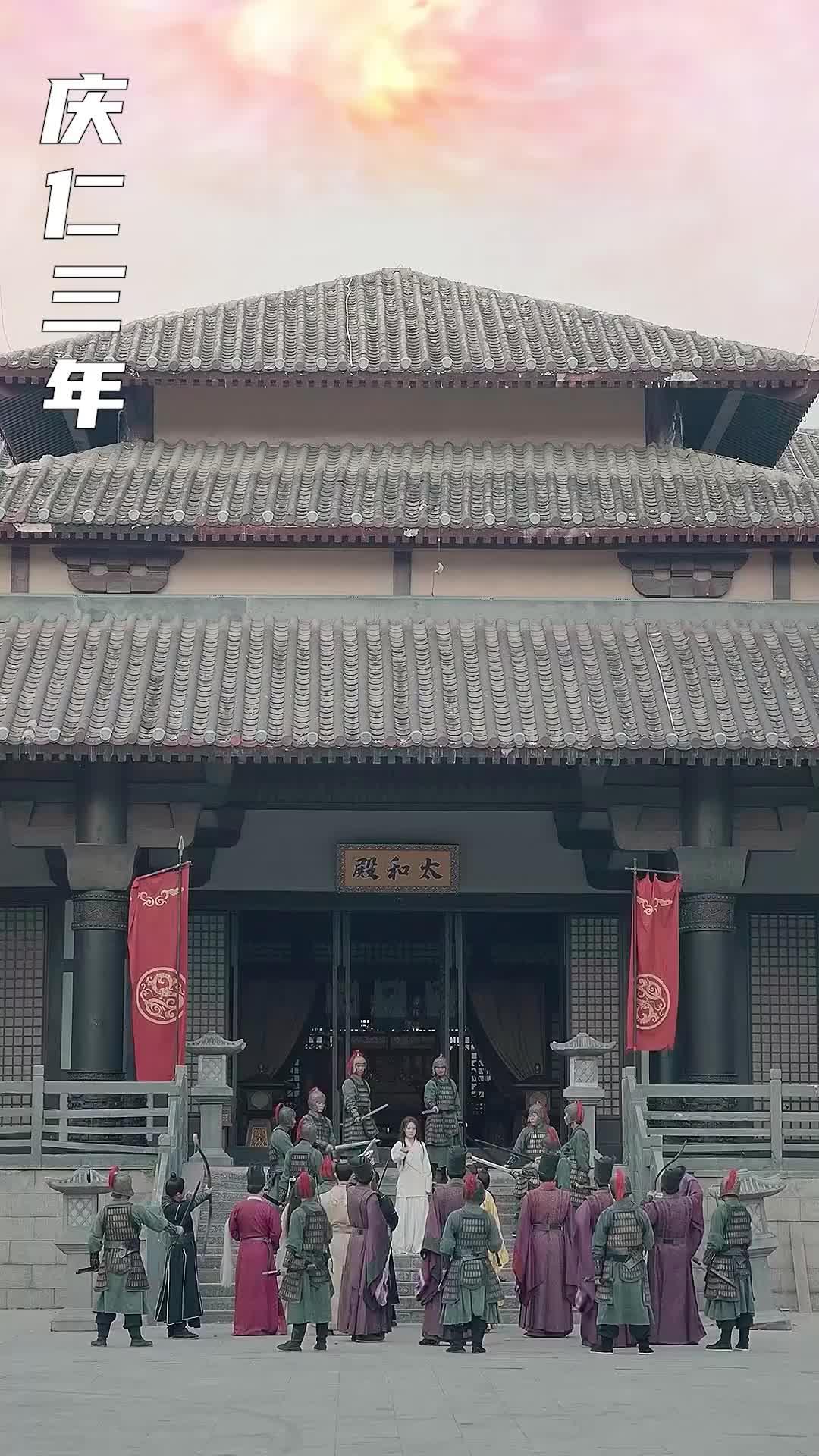 MAMAN, L'EX-IMPÉRATRICE !