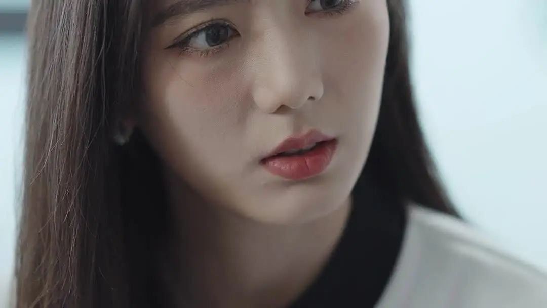 老總的藍西裝 vs 病號服的條紋