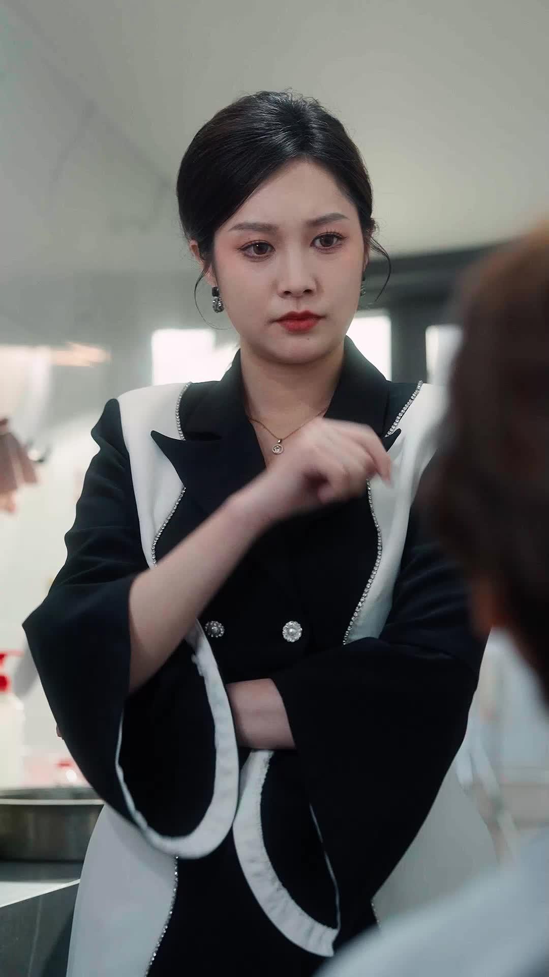 Kembali Lahir, Ratu E-commerce Ku!