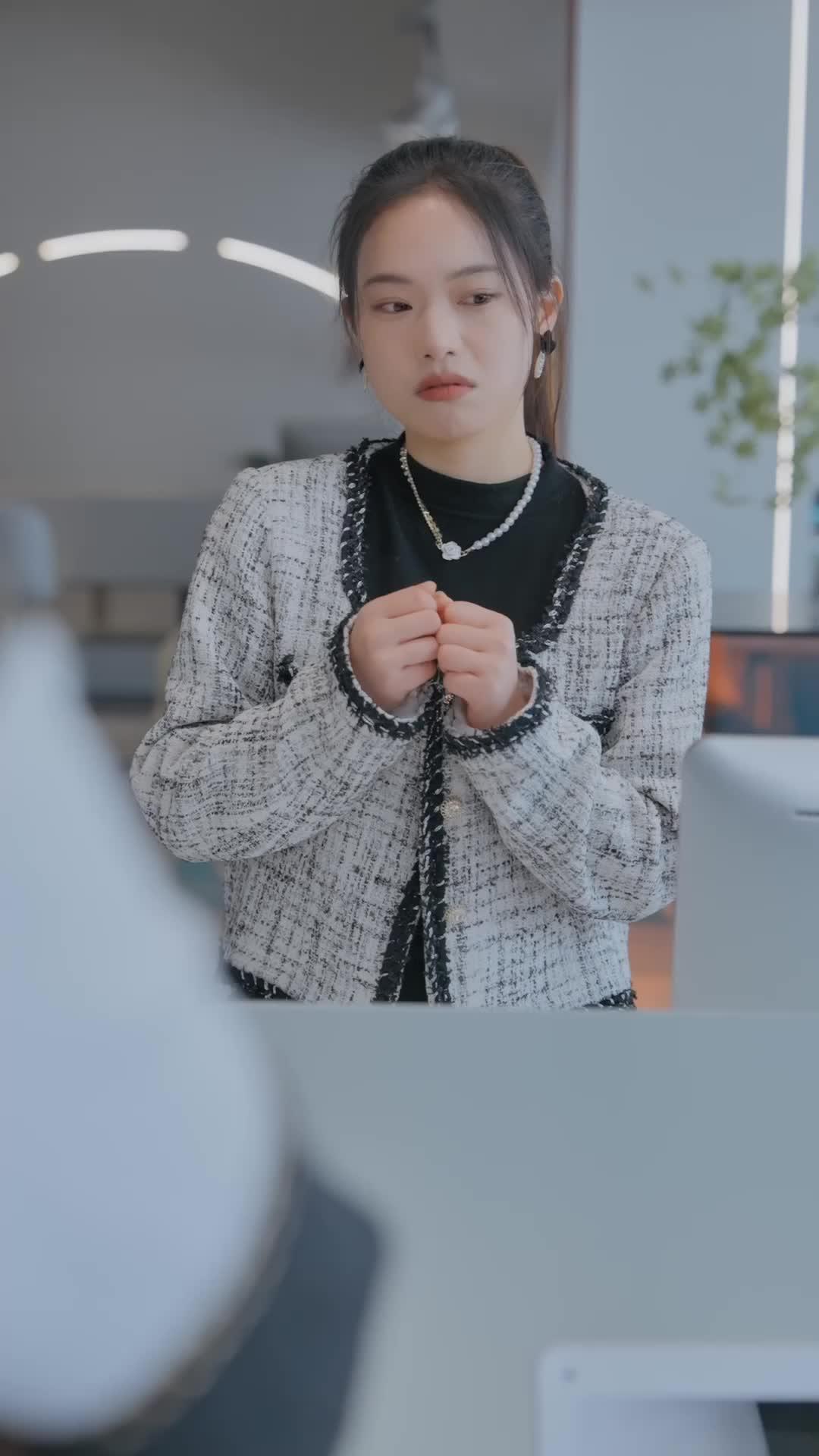 Istri Bos Bosan, Mulai Kerja Hari Ini