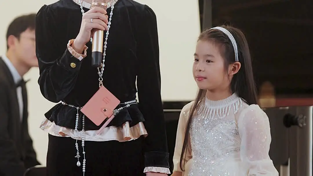 Divorced Diva’s Glorious Encore: When Pearls Speak Louder Than Words