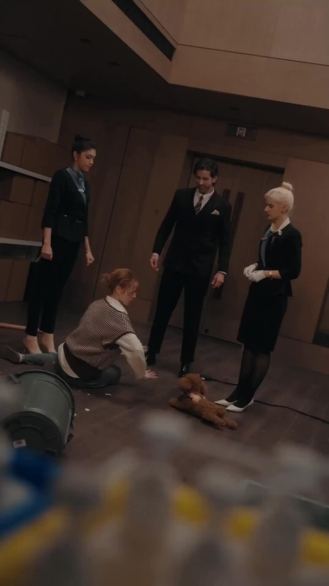 (Dublagem) A Noiva Louca Mexeu com Quem Manda
